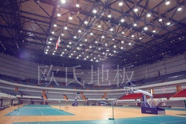 活動中心鋪了運動木地板，受大媽們追捧