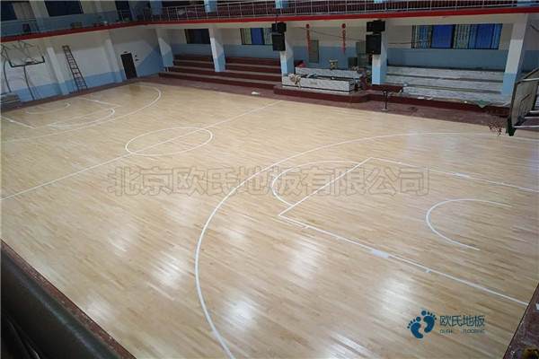 用什么籃球運動地板廠家報價