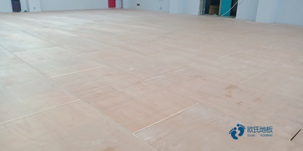 松木運動場館木地板怎樣保養