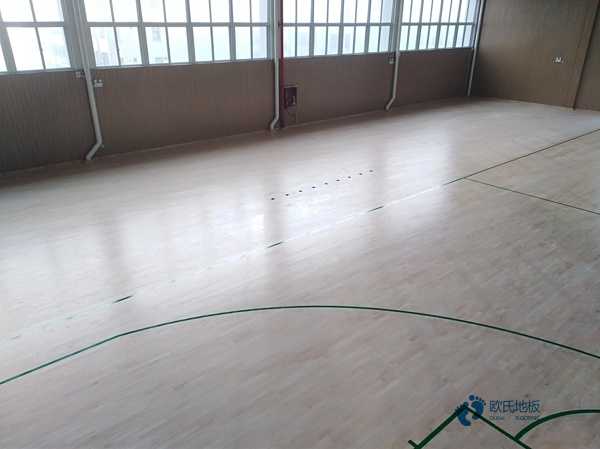 松木籃球館地板清潔保養
