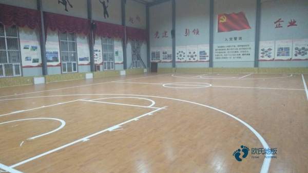 學?；@球場館地板能用多久