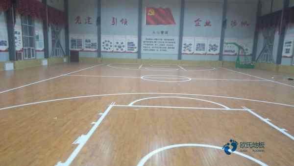 學?；@球場館地板能用多久