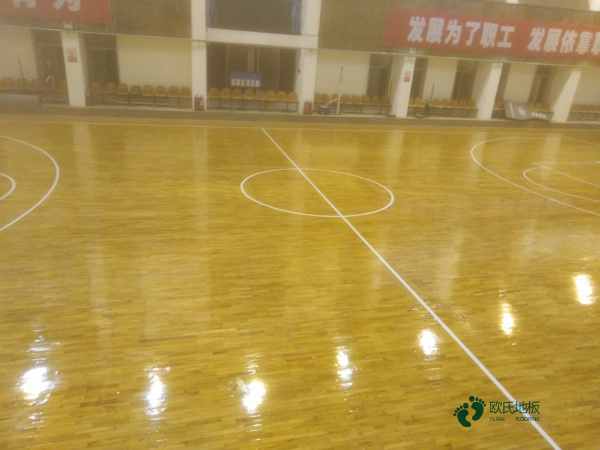 雙龍骨籃球體育木地板環保嗎