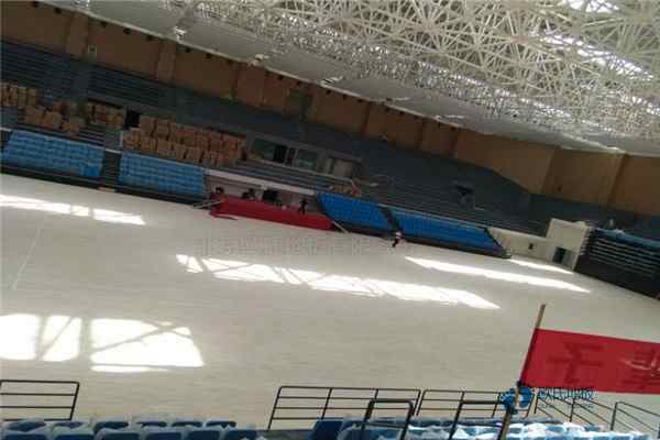 學(xué)校籃球場地木地板施工隊