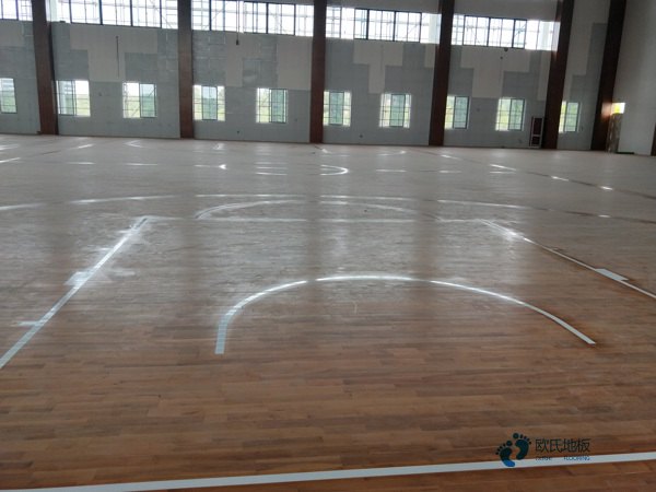 學(xué)校籃球館地板的含水率
