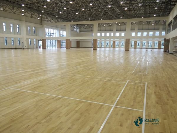 懸浮式運(yùn)動木地板清潔保養(yǎng)
