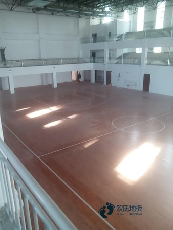 雙龍骨籃球場地板清潔保養3