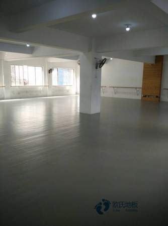 國(guó)標(biāo)運(yùn)動(dòng)體育木地板施工團(tuán)隊(duì)3